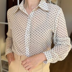 Camisa branca poá