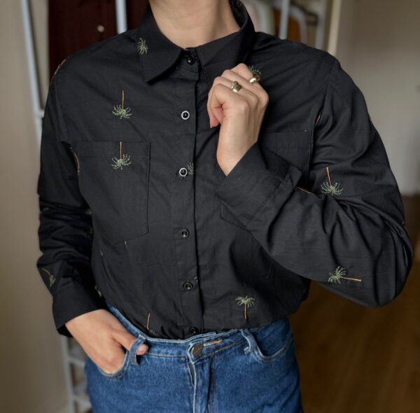 WhatsApp Image 2026-06-30 at 14.38.17 (1) Camisa preta com bordado